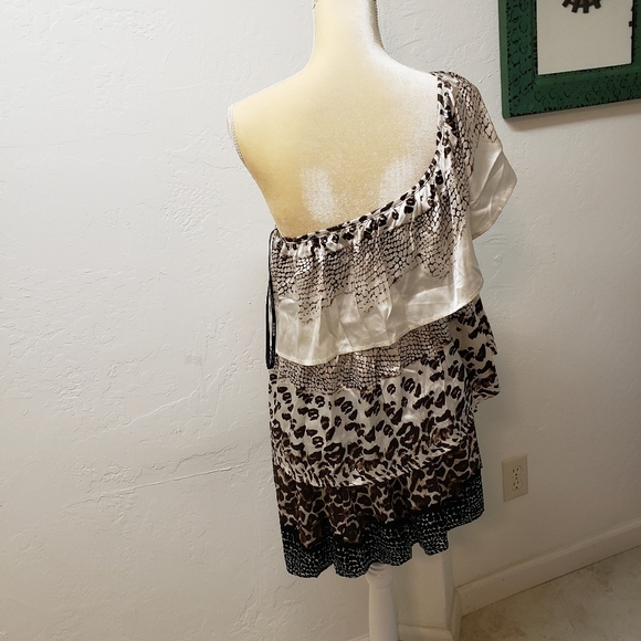 BEBE One shoulder ruffled top. - Picture 3 of 5